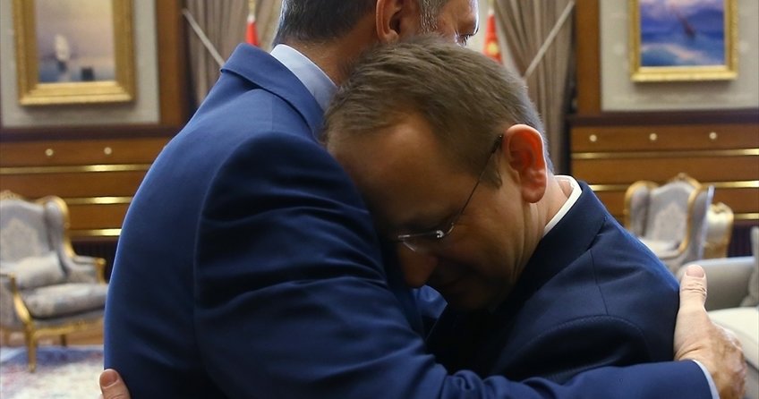 15 Temmuz gazisiyle Erdoğan'ın kucaklaştığı an