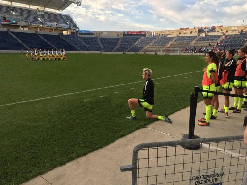 US soccer star Rapinoe kneels during national anthem in nod to NFL player Kaepernick | Daily Sabah