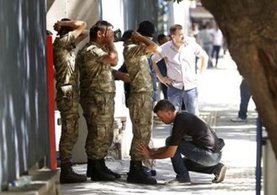Balıkesir'de merkezli 9 ilde 20 asker gözaltına alındı