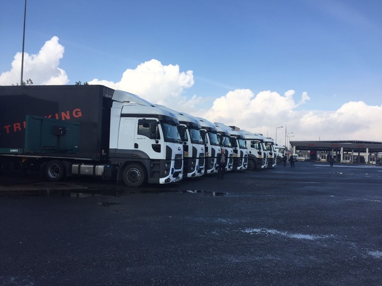 Trucks seized at Turkey's Ipsala Customs on Tuesday, October 13, 2016. (IHA Photo)