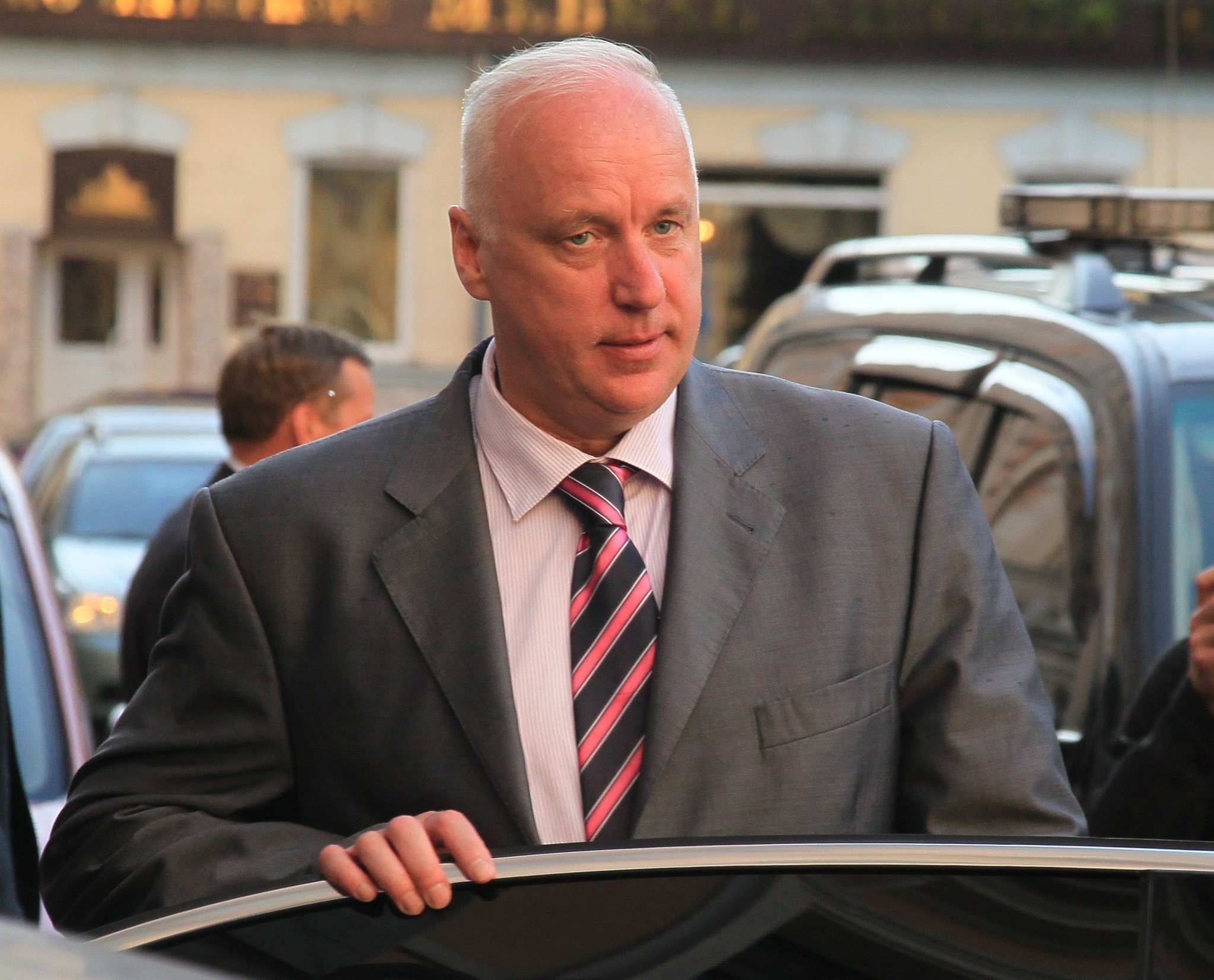 Head of Russia's Investigation Committee Alexander Bastrykin leaves an office of Interfax news agency in Moscow, Russia, 14 June 2012. (EPA Photo) 