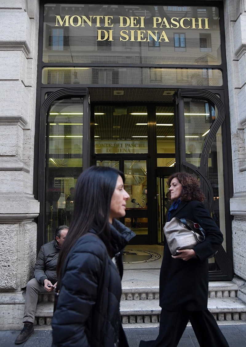 An office of Italian bank the Monte Dei Paschi di Siena (BMPS) on Dec. 9, 2016 in Rome. (AFP Photo)