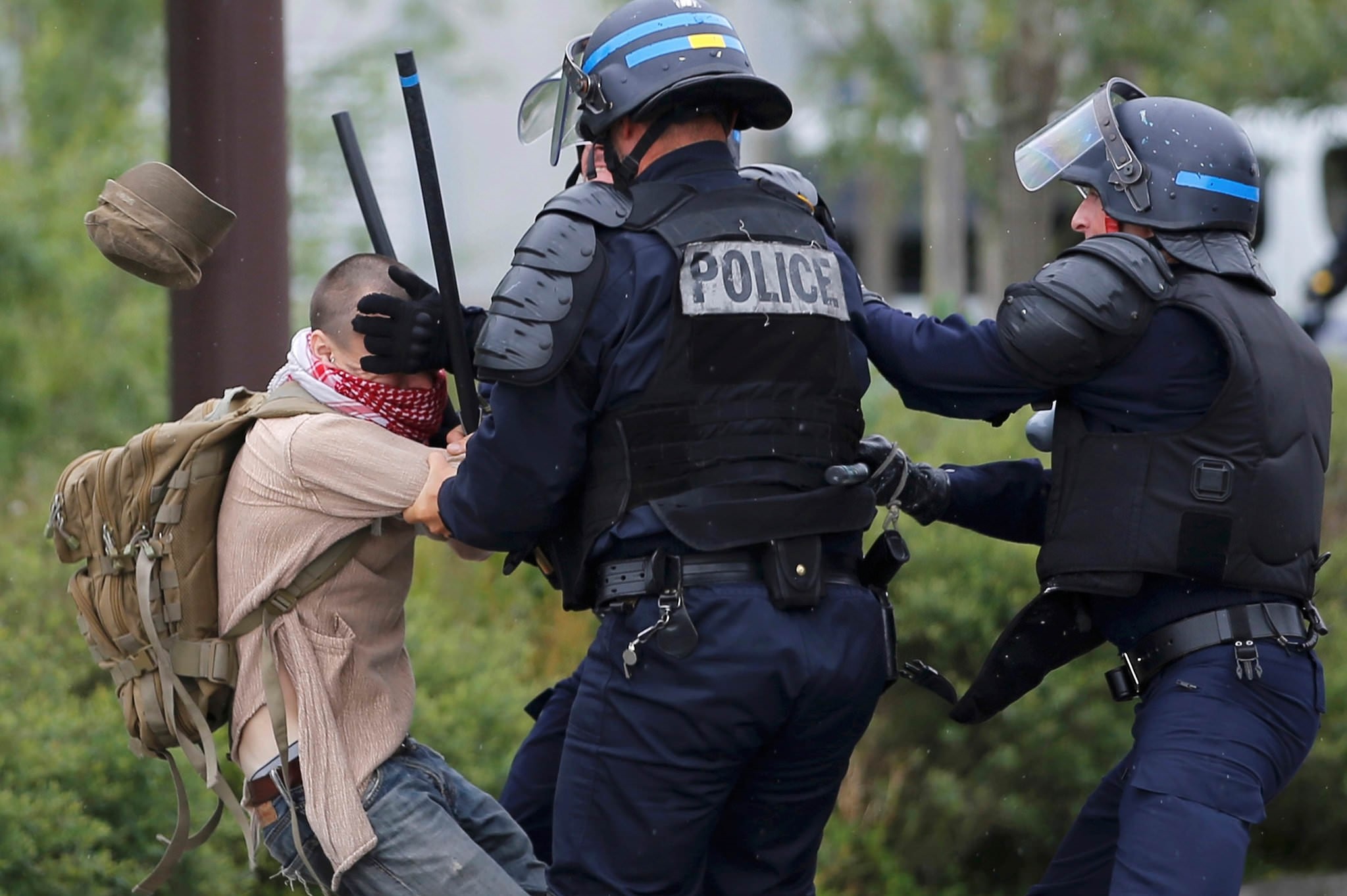 French police apprehend a man during a demonstration to protest the government's proposed labour law reforms in Nantes, France, May 26, 2016. (Reuters Photo)