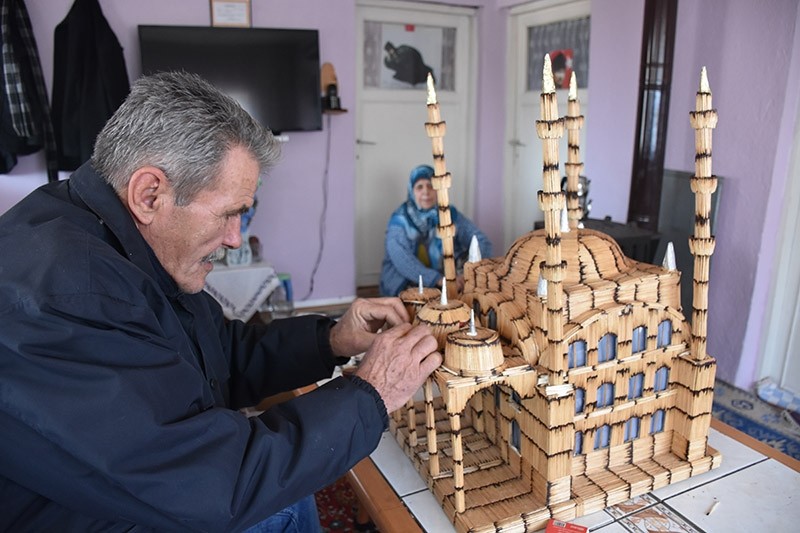 69-year-old Hasan Efe built a miniature mosque with matchsticks in 3 months. Jan. 22, 2017. (AA Photo)