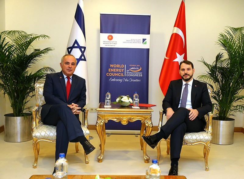 Turkish Energy Minister Berat Albaytak (R) and Israeli Energy Minister Yuval Steinitz (L) (Anadolu Agency Photo)