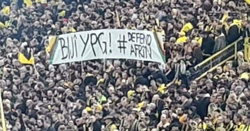 Almanyadaki maçta skandal YPG pankartı!