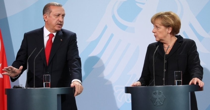 Merkel itiraf etti!