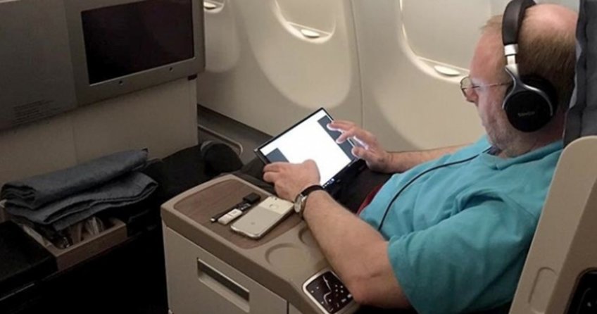 THY'den İngiltere uçuşlarında 'laptop' dağıtımı başladı
