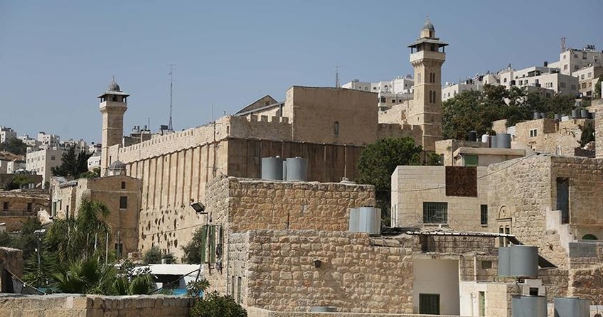 İsrail, İbrahim Camisi’nde ezanı engelledi