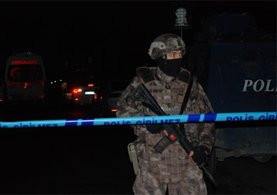 Gaziosmanpaşa'da şüpheliler ve polis arasında çatışma: 1 ölü, 1 yaralı