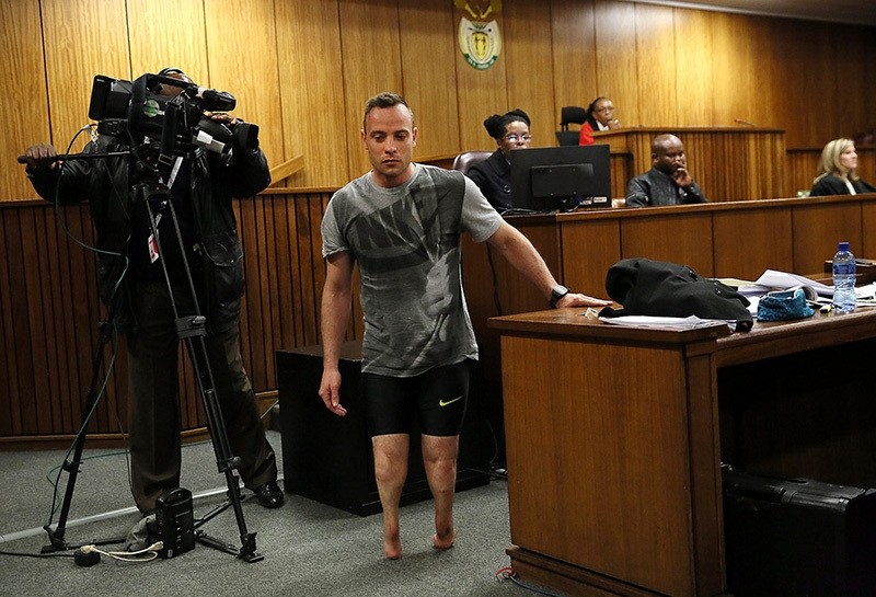 Pistorius (C) walks without his prosthetic legs in courtroom during proceedings on 3rd day of his sentencing hearing at High Court in Pretoria, South Africa, 15 June 2016. (EPA)