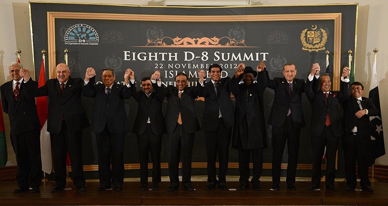 Group picture of state leaders following the eighth D-8 summit held in Pakistan. (Sabah Photo)