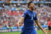Graziano Pelle of Italy celebrates after scoring the 2-0 goal during the UEFA EURO 2016 round of 16 match between Italy and Spain at Stade de France in St. Denis, France, 27 June 2016. (EPA Photo)