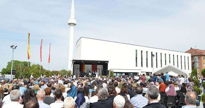 Aachen Yunus Emre Camisi ve Kültür Merkezi açıldı