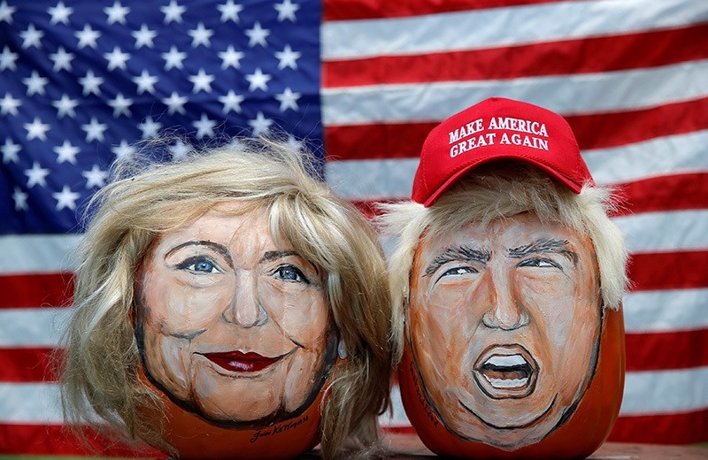 The images of US Democratic presidential candidate Hillary Clinton (L) and Republican candidate Donald Trump are seen painted on decorative pumpkins in LaSalle, Illinois, US, June 8, 2016. (Reuters Photo)