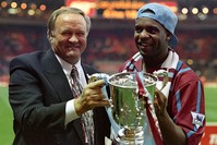  This is a March 27, 1994 file photo of Aston Villa manager Ron Atkinson holding the English League Cup with former Aston Villa player Dalian Atkinson at Wembley Stadium in London (AP Photo)