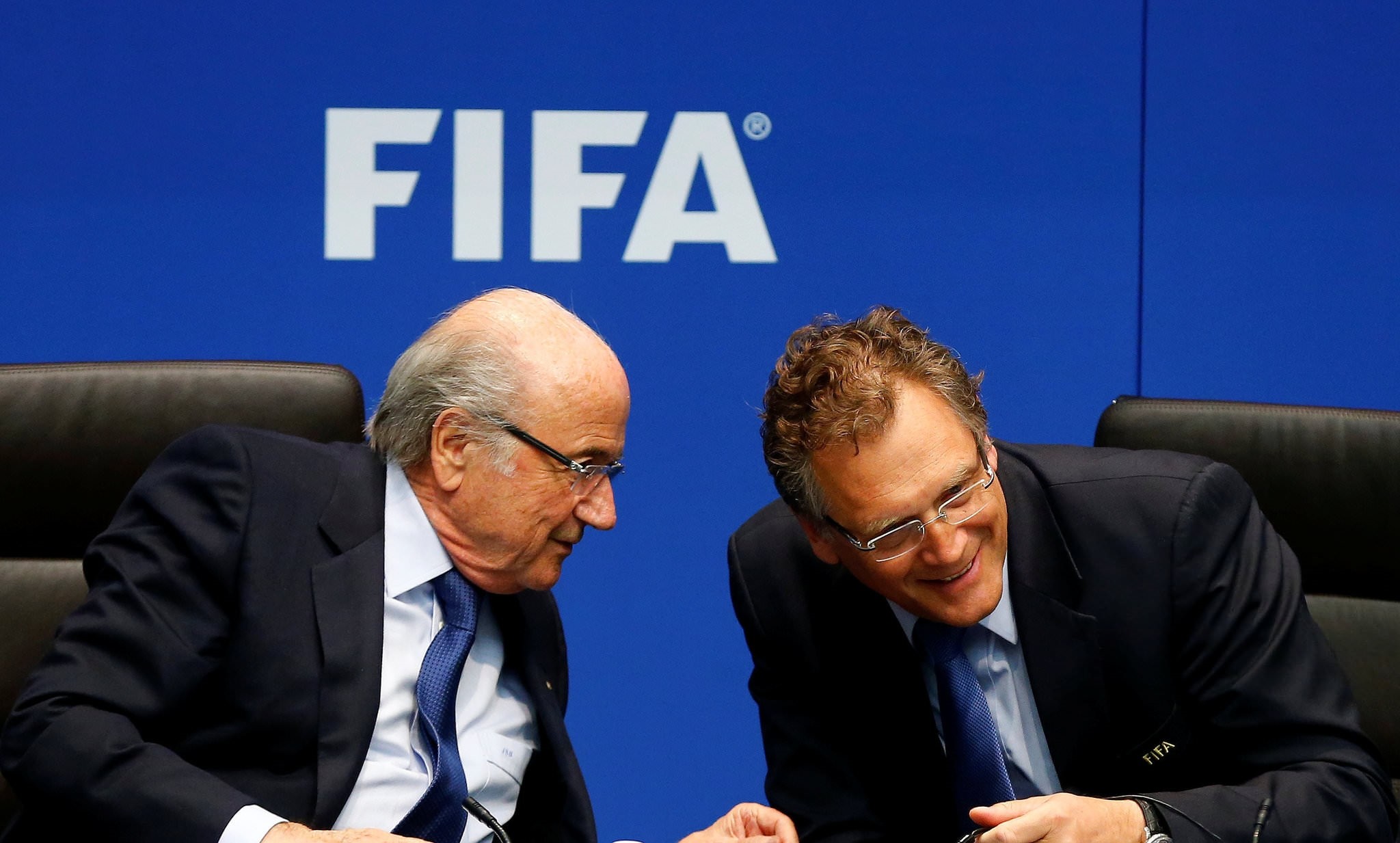 FIFA President Sepp Blatter (L) talks to FIFA Secretary General Jerome Valcke during a news conference after a meeting of the FIFA executive committee in Zurich March 21, 2014. (REUTERS Photo)