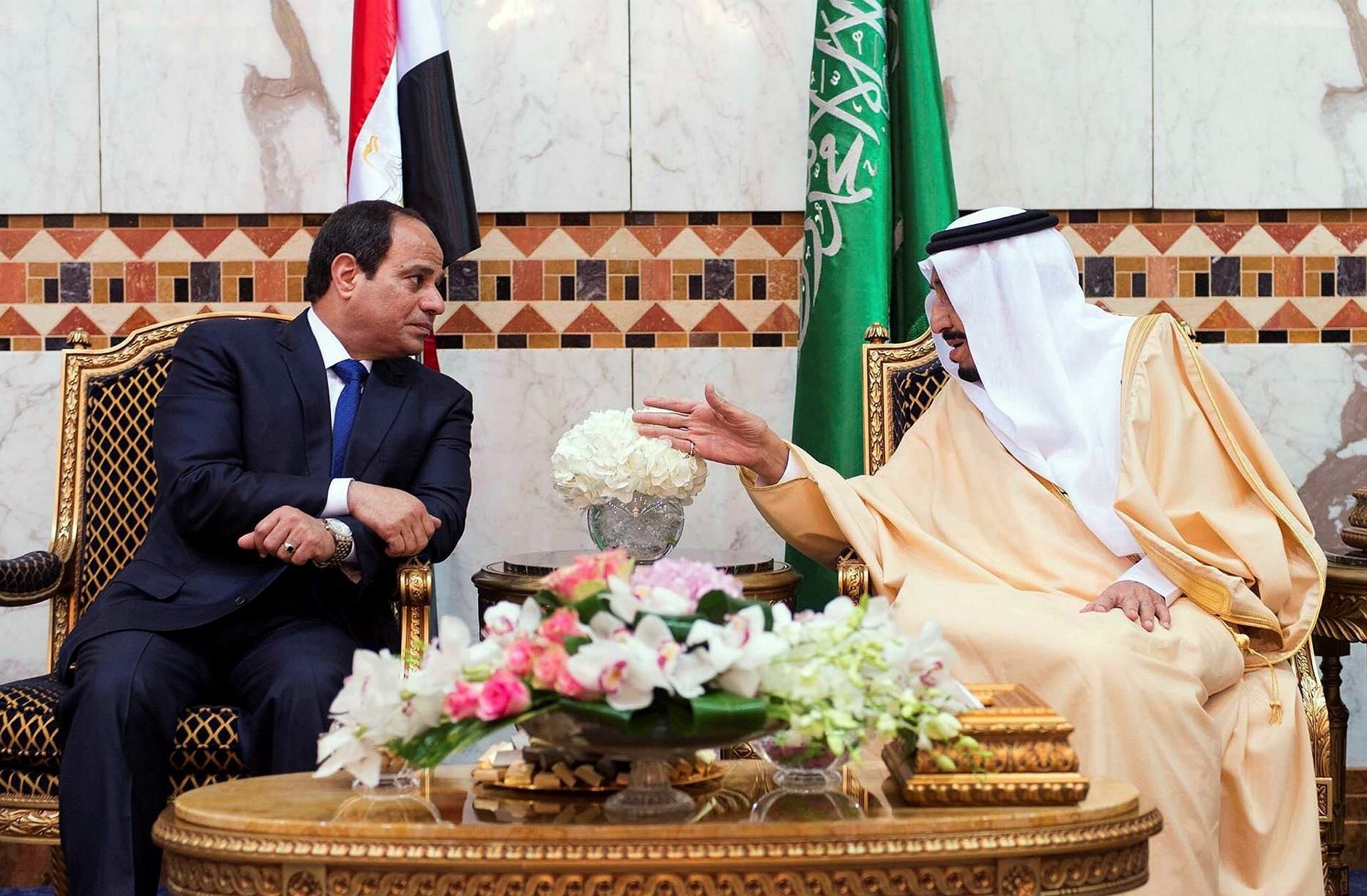 Saudi King Salman, right, meets with Egyptian President Abdel-Fattah el-Sissi upon his arrival to Riyadh Airbase, Riyadh, Saudi Arabia. (AP PHOTO)