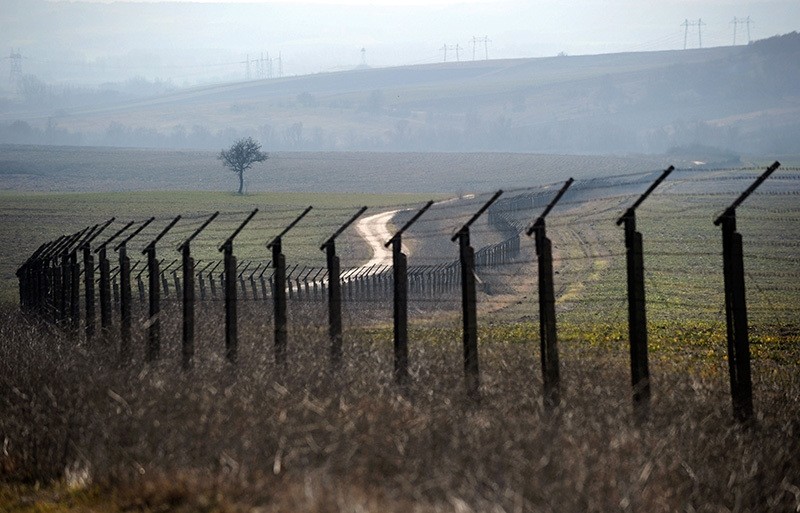 This file photo taken on February 11, 2011 shows a barbed wire fence near the Kapitan Andreevo border crossing point between Bulgaria and Turkey. (AFP Photo)