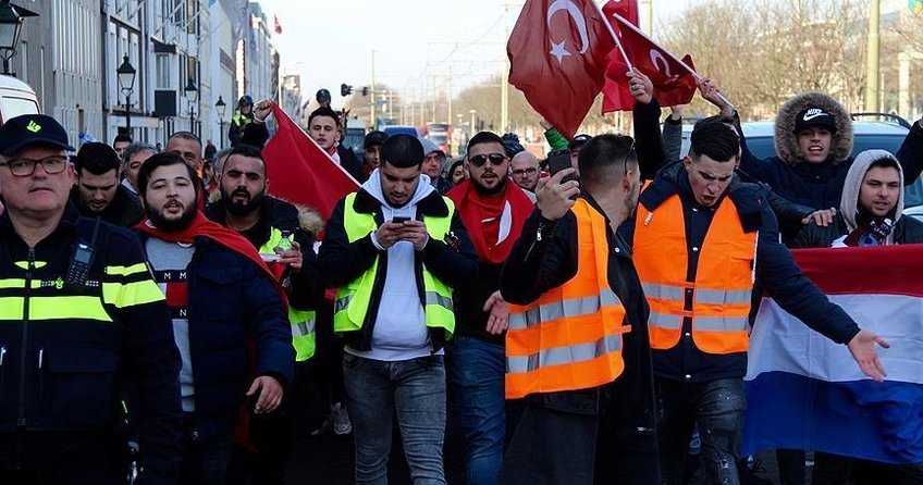 Hollanda’da ’TSK’ye destek, PKK’yı protesto’ yürüyüşü