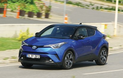 TEST · Toyota C-HR 1.8 Hybrid e-CVT 4x2