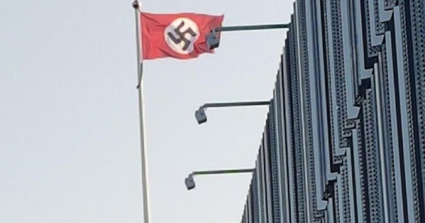 Hitler’in doğum gününde İsveç’te Nazi bayrağı dalgalandı