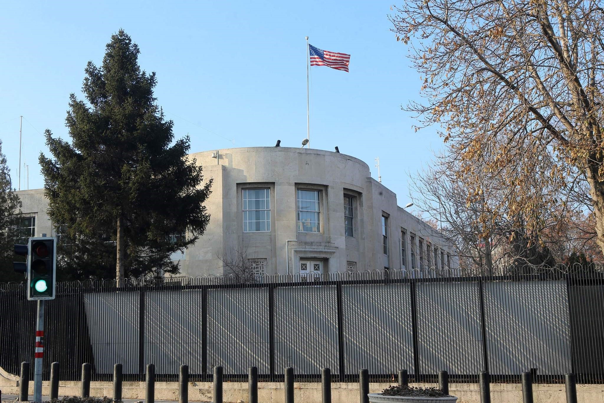 A picture taken on December 20, 2016 shows the US Embassy in Ankara, closed for the day after a shooting incident overnight. (AFP Photo)