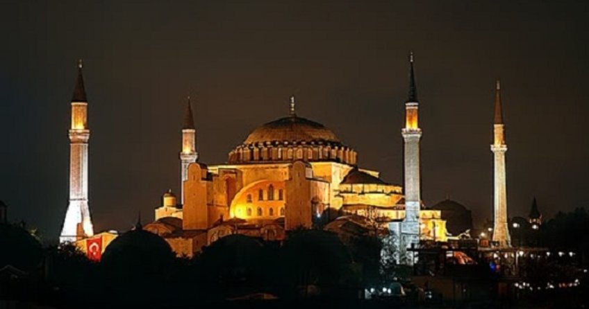 Gece yarısı sela okununca vatandaş telefona sarıldı
