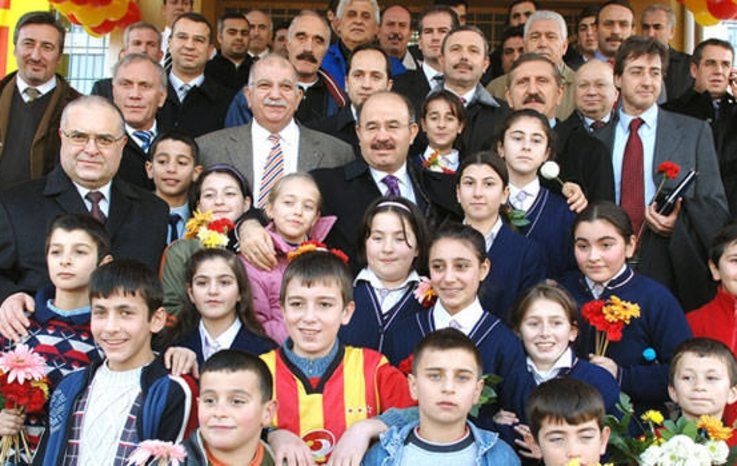 TÜRKİYE BİR YÖNETİCİ OKULU