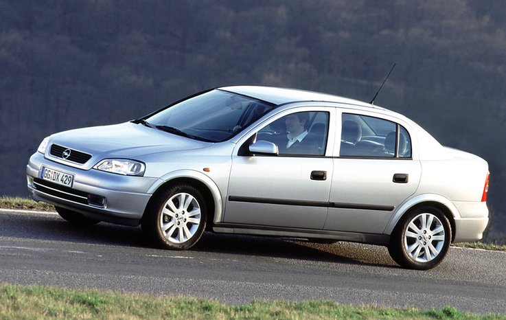 OTOMATİK ŞANZIMANLI ASTRA’DA DURURKEN VİTESİ BOŞA ALMAK GEREKİR Mİ?