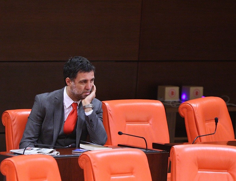 Hakan u015eu00fcku00fcr sitting on his own at Turkey's Parliament during a general assembly meeting on Feb 18, 2015, Ankara (Photo: Sabah / Ali Ekeyu0131lmaz)