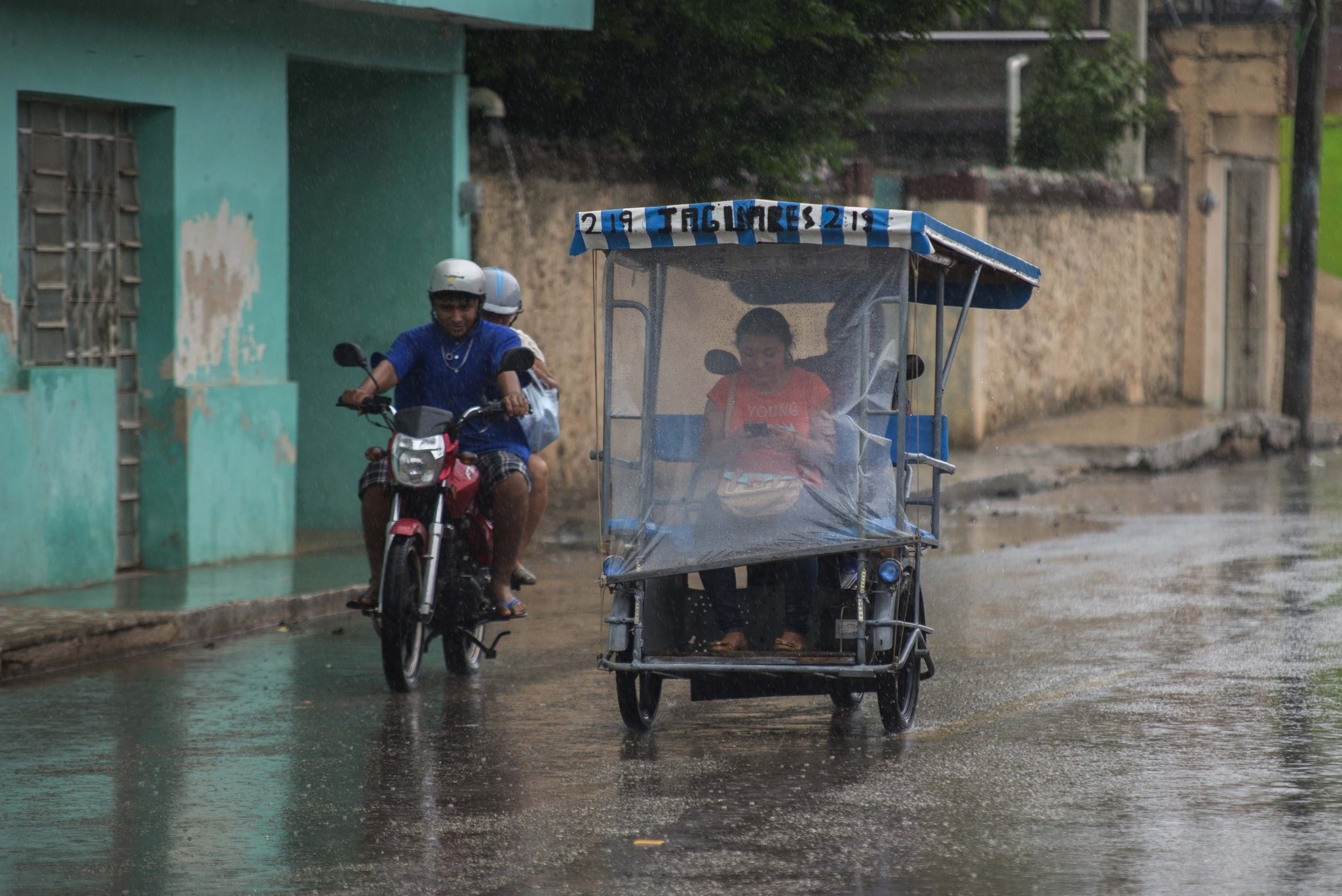 Inhabitants of Tzubcacab, in the Mexican state of Yucatan drive their vehicles during rain from tropical storm Earl, in Mexico, on 05 August 2016. (EPA Photo)