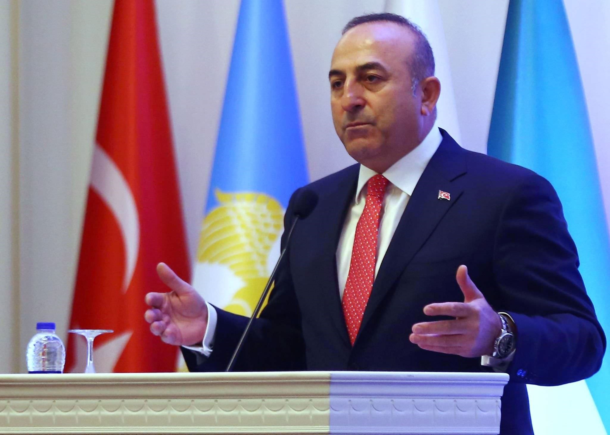 Turkish Foreign Minister Mevlu00fct u00c7avuu015fou011flu addresses the Syrian Turkmen Assembly meeting in Ankara, on May 26, 2016.  Syrian Turkmens gathered to discuss the latest developments in Syria. (AFP Photo)