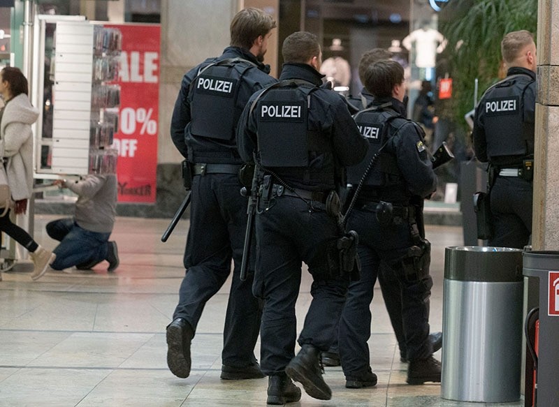 A unit of police officers is seen during a security operation in the shopping center Centro in Oberhausen, Germany, 22 December 2016. (EPA Photo)