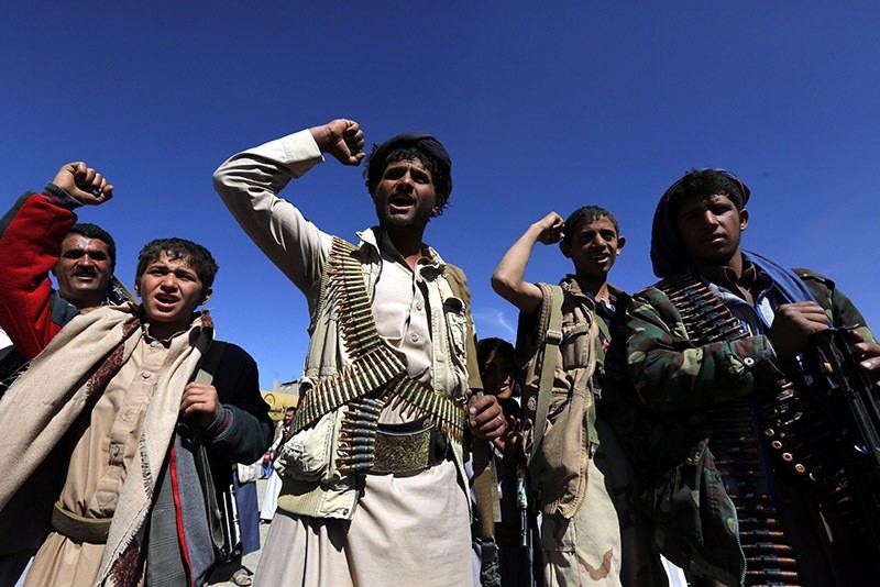 Houthi supporters shout slogans during an anti-Saudi gathering to mobilize more fighters into multiple Yemeni battlefronts, in Sana'a, Yemen on Nov. 24, 2016. (EPA Photo)