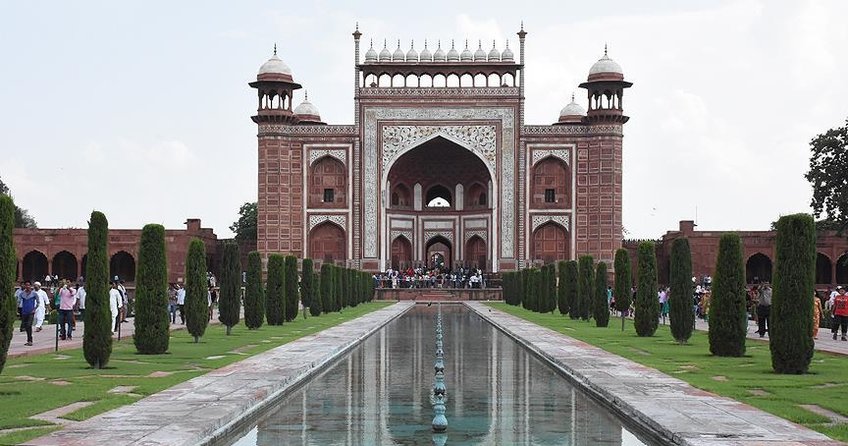 Tac Mahalin minareleri devrildi