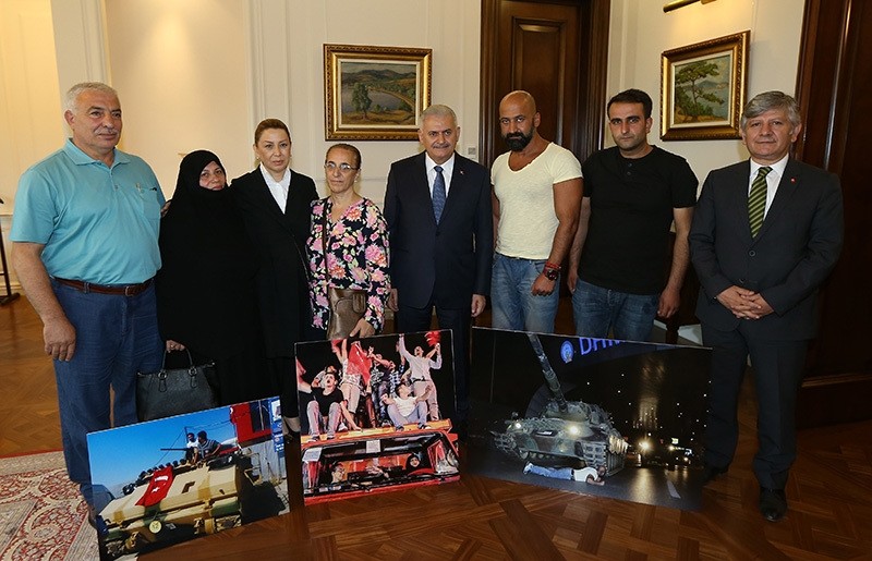 Prime Minister Binali Yu0131ldu0131ru0131m with some of the heroes of the failed coup attempt (AA Photo)