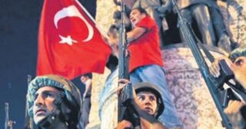 Komutan, elinde bayrak olan yaşlı kadını vurdu