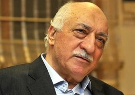 Koruması olan polislere kendi imzasını taşıyan saat hediye edildiği ortaya çıktı