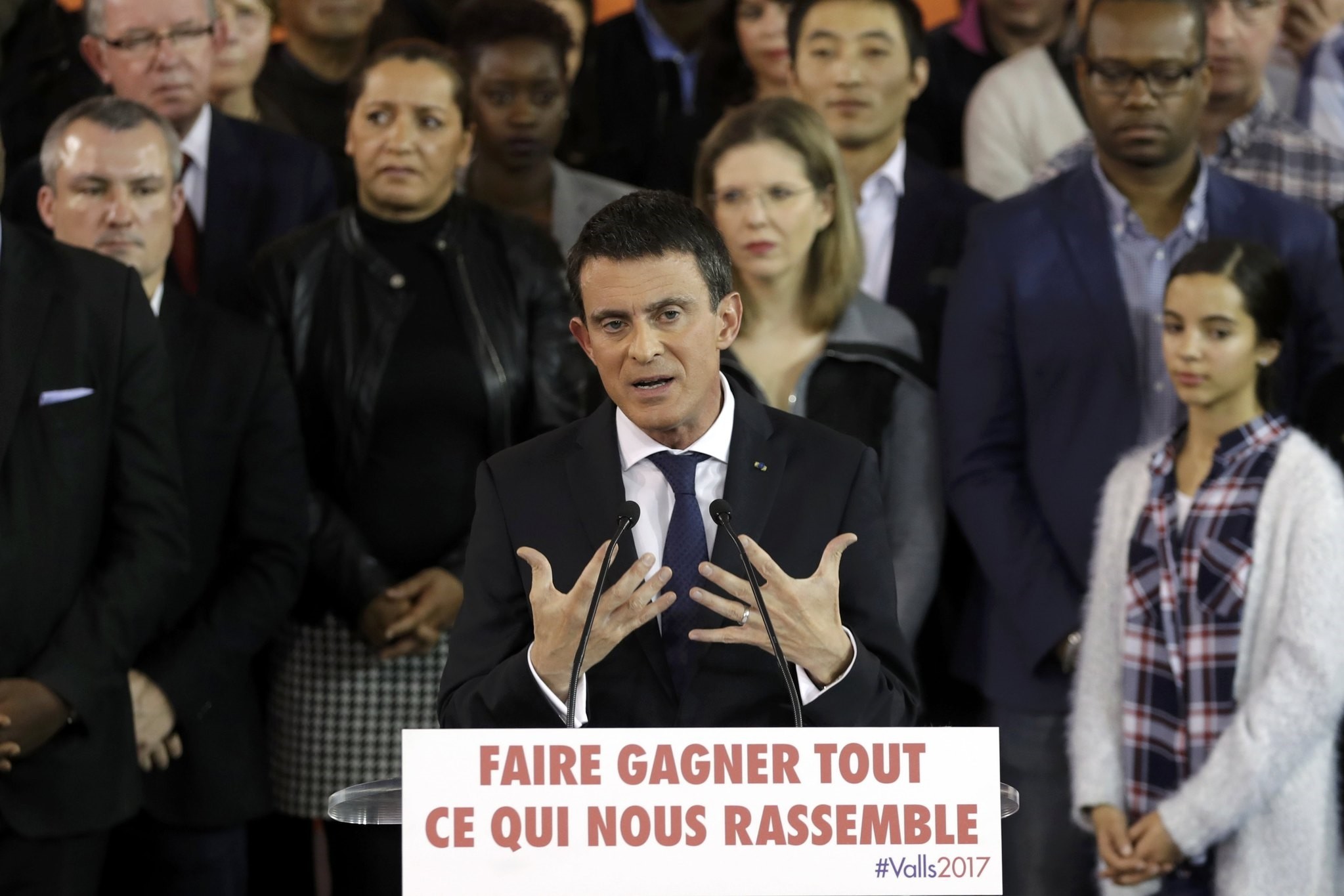 French Prime Minister Manuel Valls attends a news conference to announce that he is a candidate for January's Socialist presidential primary, December 5, 2016. (REUTERS Photo)