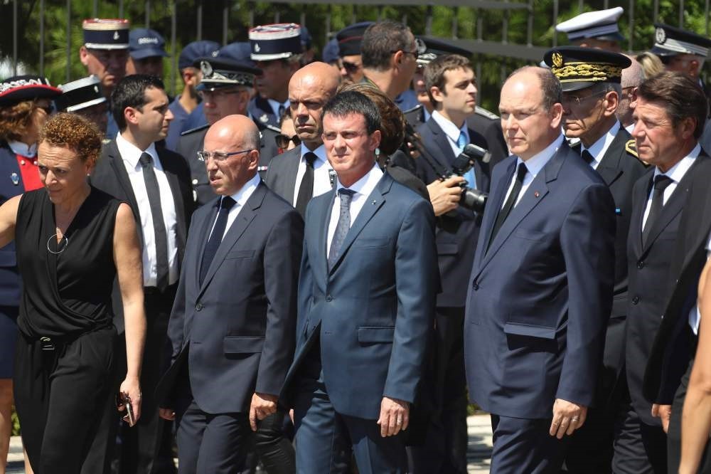 French Prime Minister Manuel Valls (C) arrives to attend a minute silence in Nice in tribute to the victims of the deadly attack on Bastille day. 