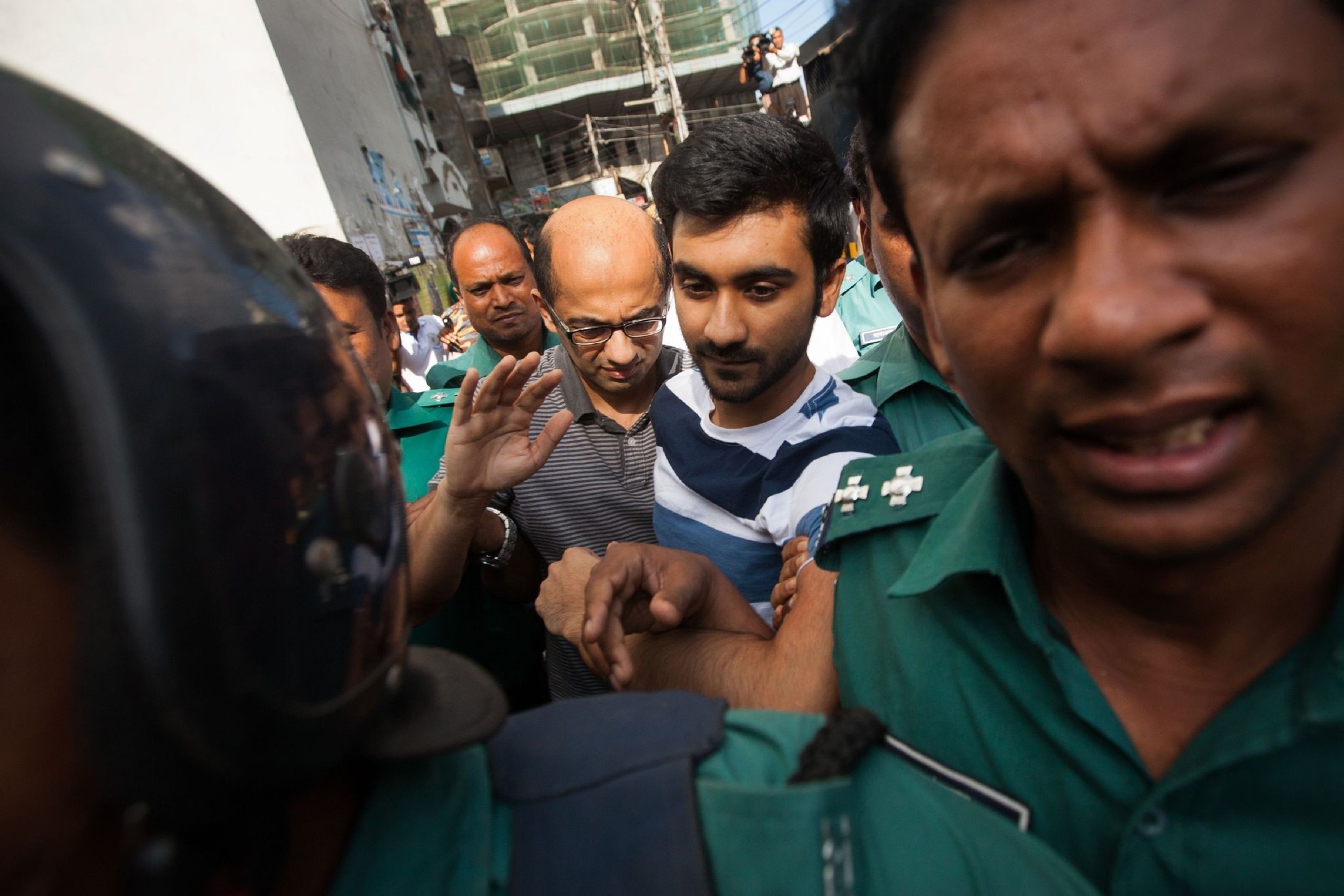 Bangladesh police escort former North South University teacher, Hasnat Karim (C-L)) and Canadian university student, Tahmid Hasib (C-R) towards the court as suspects on August 4, 2016. (AFP Photo)