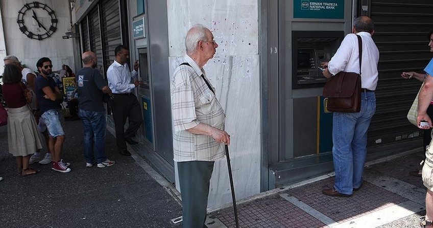Yunanistan’daki kriz halkı ’sıkmaya’ devam ediyor