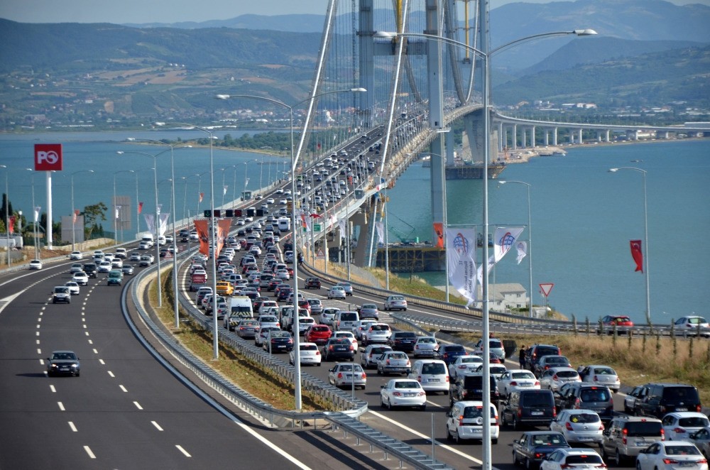 Thousands of motorists took to the bridge as they headed for their Bayram holidays. (AA Photo)