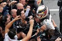  Mercedes driver Lewis Hamilton celebrates winning the race. (REUTERS Photo)