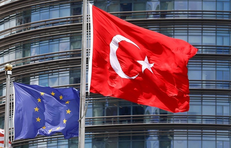 European Union (L) and Turkish flags fly outside a hotel in Istanbul, Turkey (Reuters Photo)