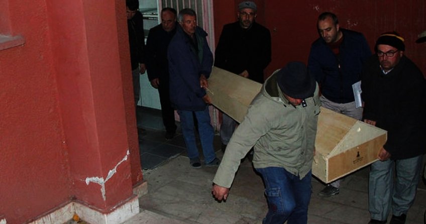 Saman dövme makinesine kapılarak can verdi