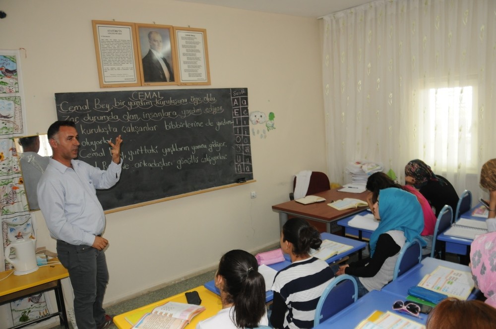 Syrian women attend Turkish language classes offered by the local education authority in the southeastern city of Batman. Turkey already offers language courses for Syrians, but they are mostly confined to children of school age.