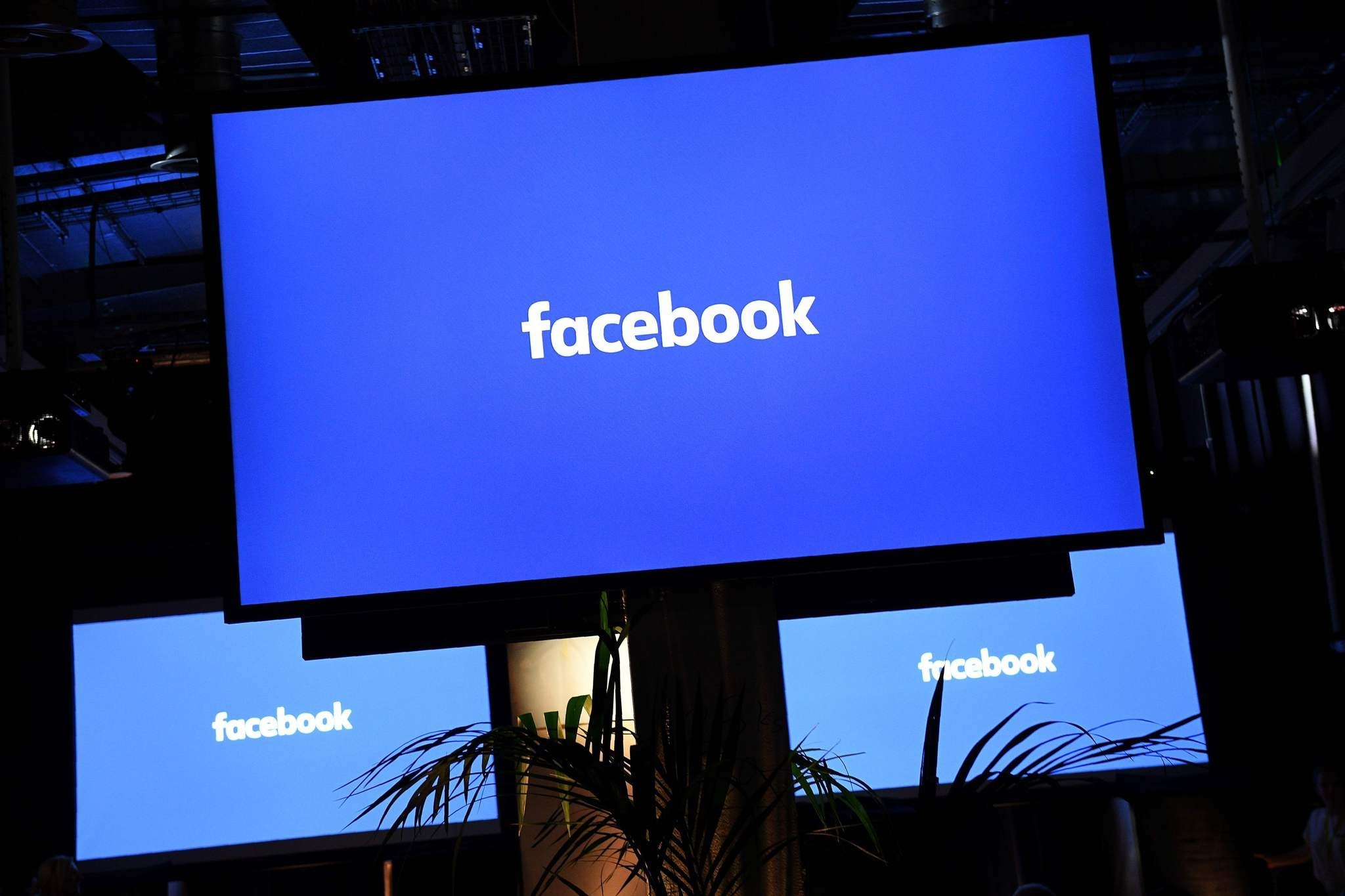 A Facebook logo is pictured on a screen ahead of a press conference to announce the launch of it's latest product ,Workplace,, in central London on October 10, 2016. (AFP Photo)
