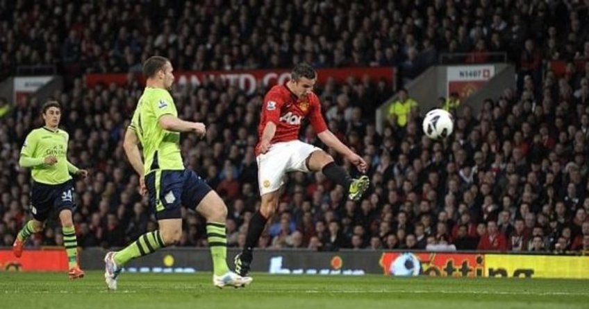 Premier Lig'in en güzel golü Van Persie'den